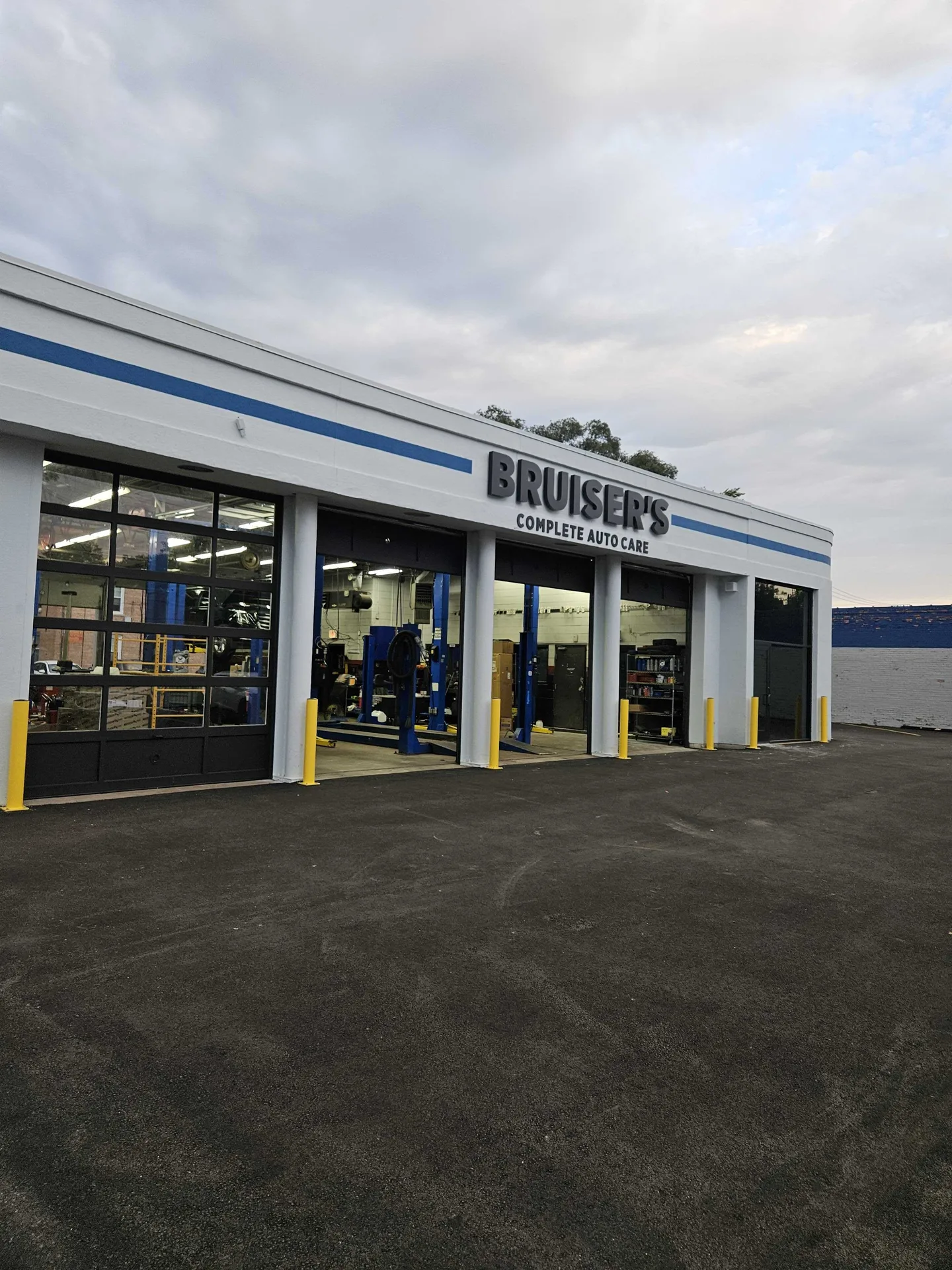 Bruiser's Beverly location exterior